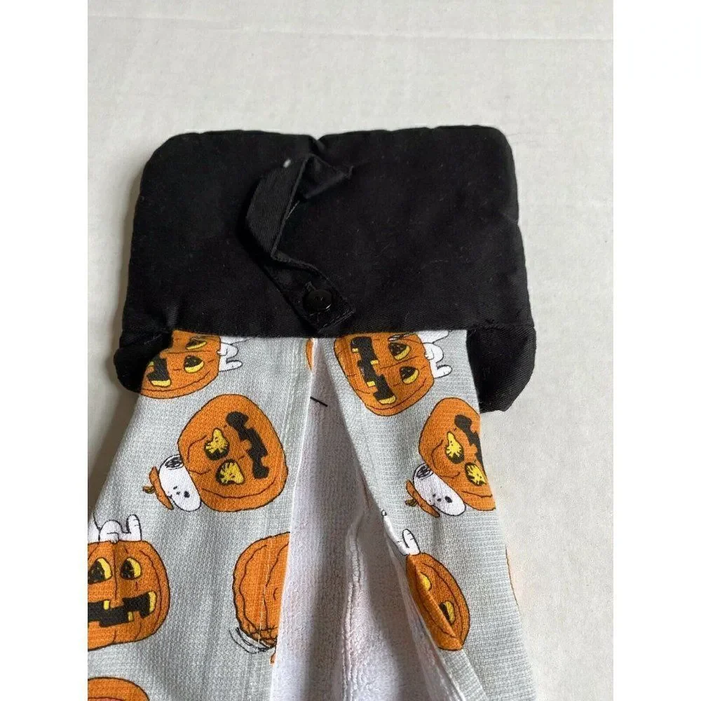 Peanuts Snoopy Halloween Trick Or Treat Hanging Towel‎